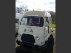 Louer une RENAULT Estafette 800 de de 1969 (Photo 1)