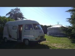 Louer une RENAULT Estafette de 1976 (Photo 0)