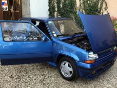 Louer une RENAULT GT turbo de de 1989 (Photo 2)