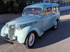 Louer une RENAULT Juvaquatre  de de 1959 (Photo 1)