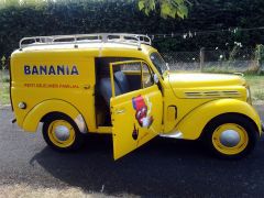 Louer une RENAULT Juvaquatre Banania de de 1957 (Photo 1)