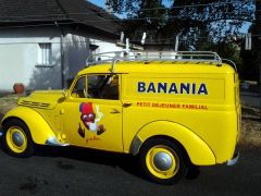 Louer une RENAULT Juvaquatre Banania de de 1957 (Photo 2)