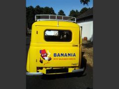 Louer une RENAULT Juvaquatre Banania de de 1957 (Photo 3)