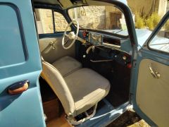 Louer une RENAULT Juvaquatre Dauphinoise de de 1957 (Photo 4)