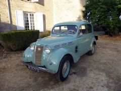 Louer une RENAULT Juvaquatre de de 1947 (Photo 1)