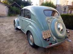 Louer une RENAULT Juvaquatre de de 1947 (Photo 2)