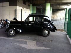 Louer une RENAULT Juvaquatre de 1948 (Photo 1)