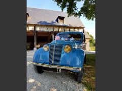 Louer une RENAULT Juvaquatre de de 1955 (Photo 2)