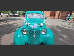 Louer une RENAULT Juvaquatre de de 1958 (Photo 3)