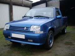 Louer une RENAULT Pick-Up de de 1992 (Photo 1)