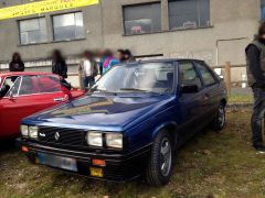 Louer une RENAULT R11 Turbo de 1984 (Photo 1)