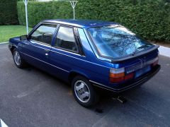 Louer une RENAULT R11 Turbo de de 1984 (Photo 2)