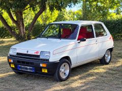 Louer une RENAULT R5 Alpine de de 1976 (Photo 1)