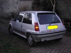 Louer une RENAULT R5 GT TURBO de de 1989 (Photo 3)