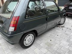 Louer une RENAULT Super 5 Baccara de de 1989 (Photo 2)