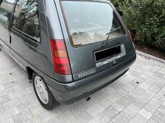 Louer une RENAULT Super 5 Baccara de de 1989 (Photo 3)