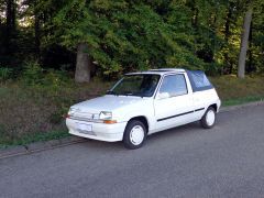 Louer une RENAULT Super 5 Belle Ile de 1991 (Photo 0)