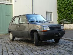 Louer une RENAULT Super 5 de de 1985 (Photo 1)