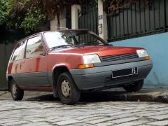 Louer une RENAULT Super 5 de 1985 (Photo 2)