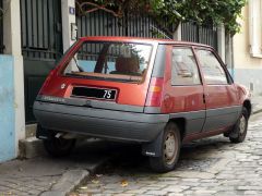 Louer une RENAULT Super 5 de de 1985 (Photo 4)