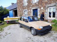 Louer une RENAULT Super 5 de de 1985 (Photo 3)