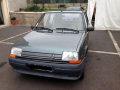 Louer une RENAULT Super 5 de de 1989 (Photo 1)