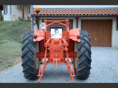 Louer une RENAULT Tracteur 70 R7252 de de 1969 (Photo 5)