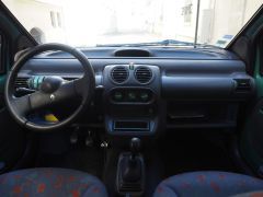 Louer une RENAULT Twingo  de de 1993 (Photo 4)