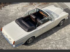 Louer une ROLLS ROYCE Corniche Cabriolet de de 1971 (Photo 4)