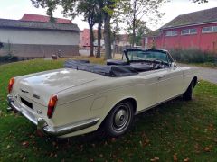 Louer une ROLLS ROYCE Corniche de de 1975 (Photo 2)