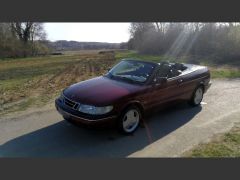 Louer une SAAB 900 SE 2L Turbo de 1994 (Photo 1)