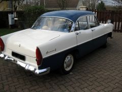 Louer une SIMCA Ariane 8 de de 1960 (Photo 3)