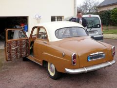 Louer une SIMCA Aronde 1300 Deluxe de de 1957 (Photo 3)