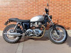 Louer une TRIUMPH BONNEVILLE de de 2000 (Photo 1)