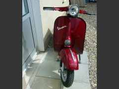 Louer une VESPA 125 Primavera de de 1987 (Photo 2)