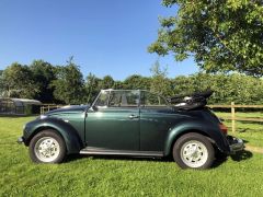 Louer une VOLKSWAGEN Coccinelle 1302 de de 1972 (Photo 2)