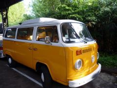 Louer une VOLKSWAGEN Combi Bay Window de 1973 (Photo 1)