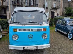 Louer une VOLKSWAGEN Combi Bay Window de 1975 (Photo 1)