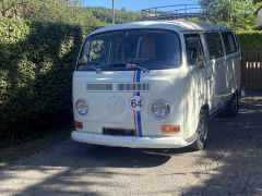 Louer une VOLKSWAGEN Combi T2 Bay Windows de 1971 (Photo 1)