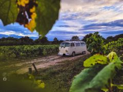 Louer une VOLKSWAGEN Combi T2 de de 1973 (Photo 1)