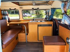 VOLKSWAGEN Combi T2 de 1976 en location pour mariage en Loz�re