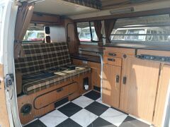 Louer une VOLKSWAGEN Combi T2 de de 1978 (Photo 4)