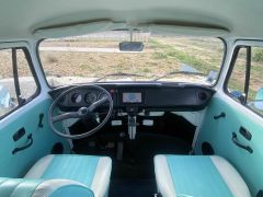 Louer une VOLKSWAGEN Combi T2 de de 1979 (Photo 5)