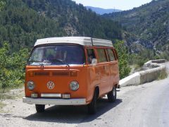 Louer une VOLKSWAGEN Combi de 1975 (Photo 1)