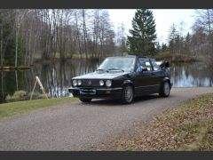 Louer une VOLKSWAGEN Golf 1 Cabriolet de de 1989 (Photo 2)