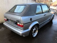 Louer une VOLKSWAGEN Golf 1 Cabriolet de de 1991 (Photo 2)