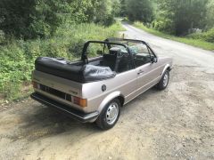 Louer une VOLKSWAGEN Golf 1 de de 1983 (Photo 1)