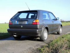 Louer une VOLKSWAGEN Golf 2 GTI de de 1990 (Photo 3)