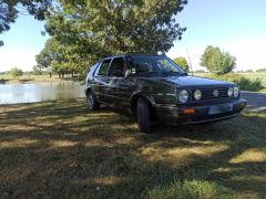 Louer une VOLKSWAGEN Golf 2 de de 1990 (Photo 1)