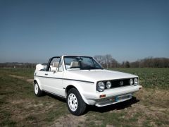 Louer une VOLKSWAGEN Golf Cabriolet de de 1985 (Photo 1)